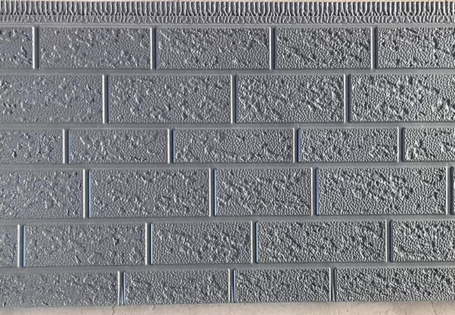 Metal præget isoleringsplade
